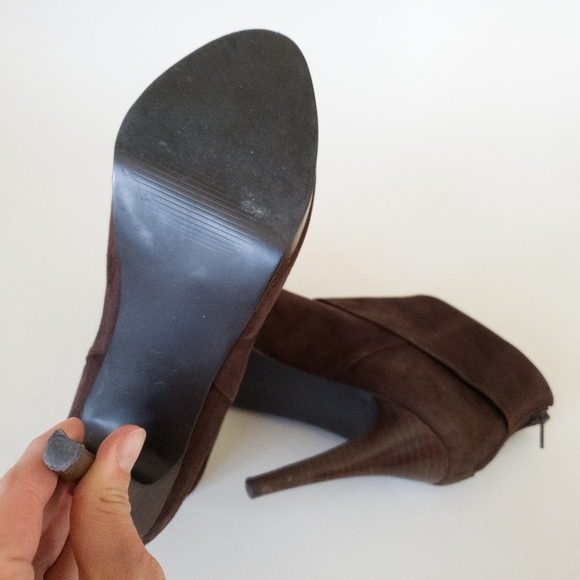 3 for $30! SALE Steve Madden Trishia Brown Suede Ankle Booties - Picture 9 of 10